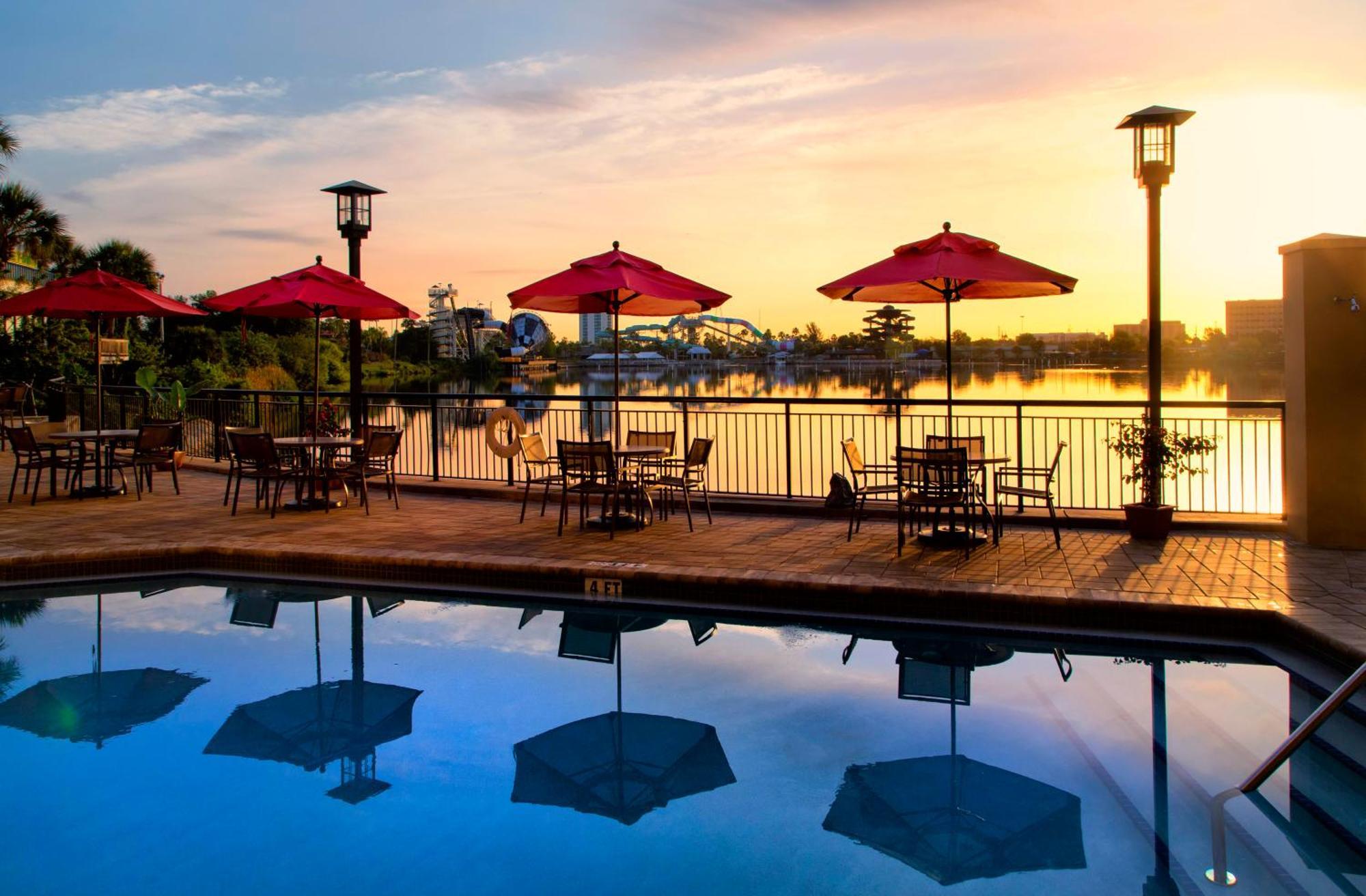 Suíte Luxo de 1 Quarto com 2 Camas Queen-Size e Vista do Lago (SEM TAXA DE RESORT)