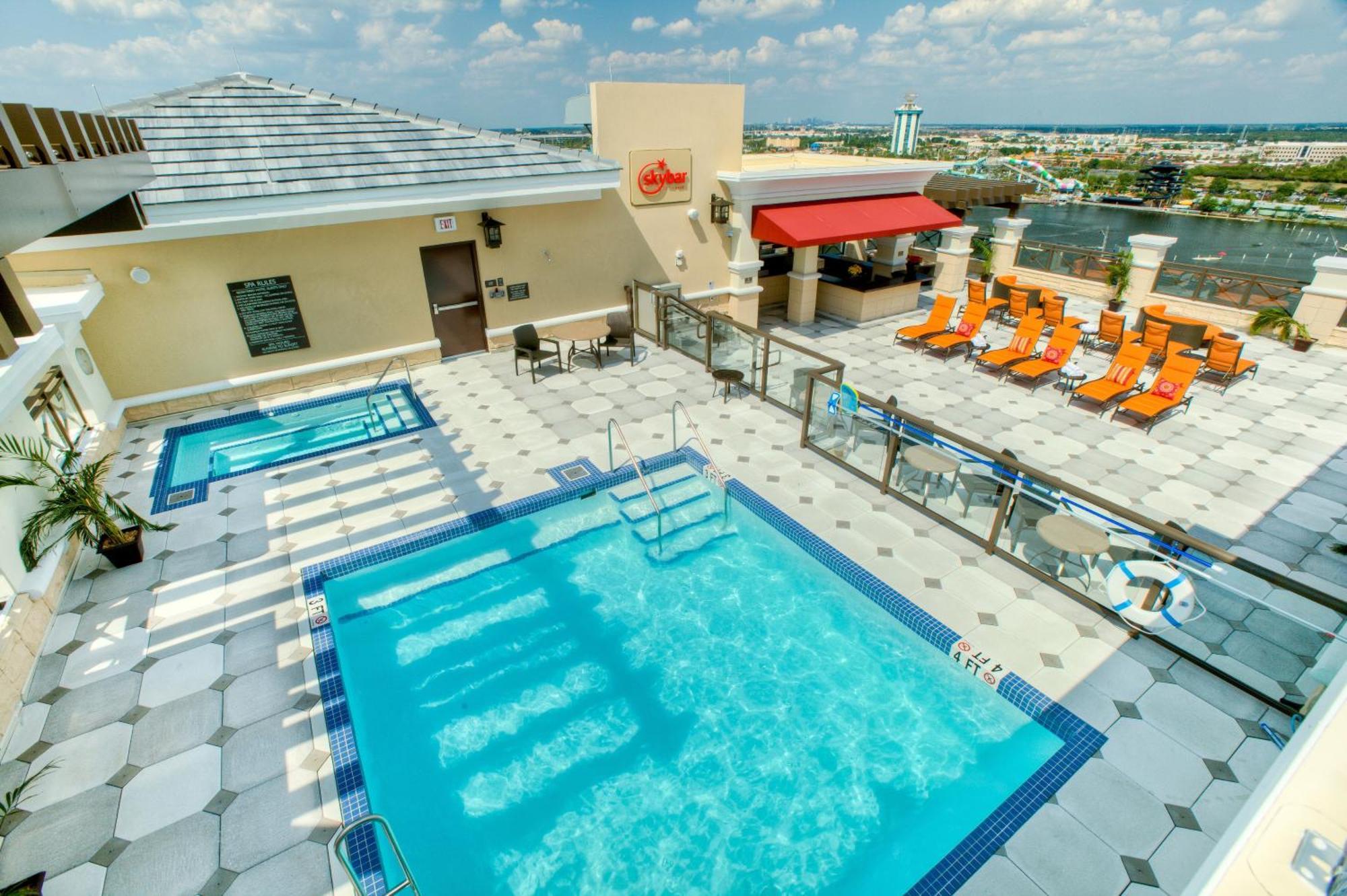 Suíte de 1 Quarto com 2 Camas Queen-Size e Vista do Lago - Acesso ao Andar VIP (SEM TAXA DE RESORT)